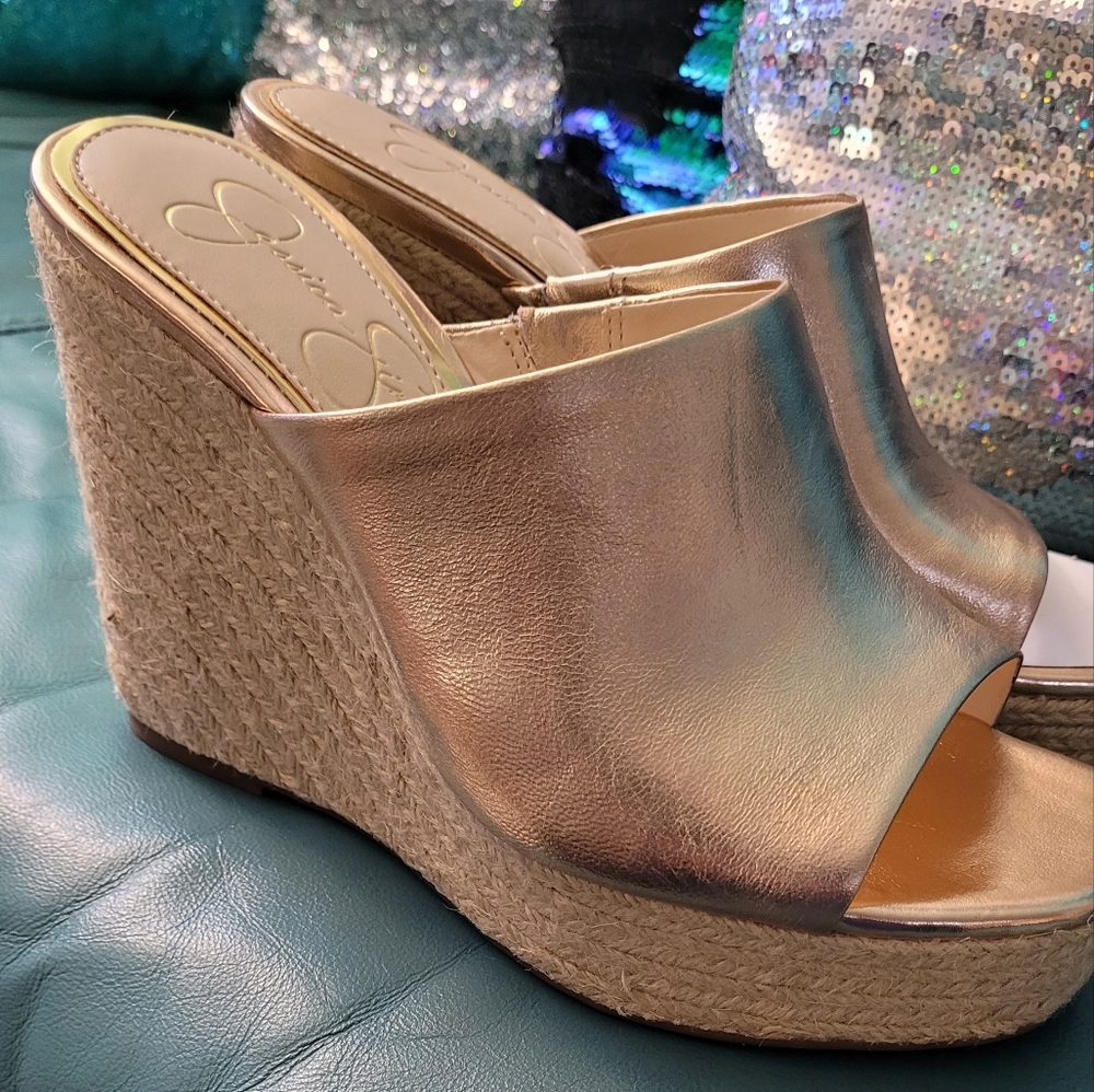 Jessica Simpson pale rose gold metallic rope trim wedge mule, size 7M